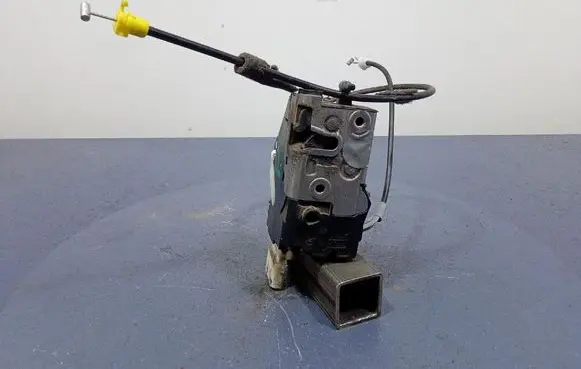 Citroen Jumpy Front door lock 9681334980