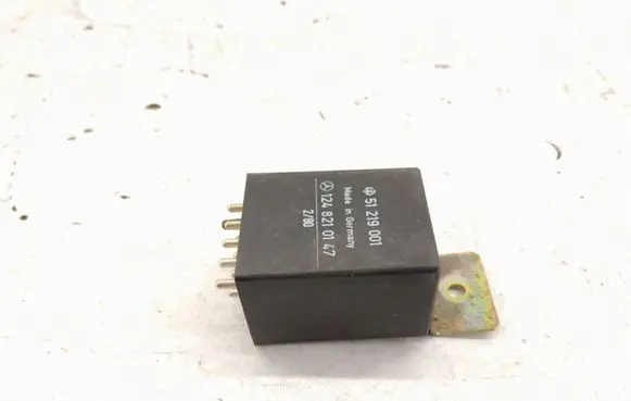 Mercedes-Benz E W124 Cruise control relay A1248210147 1248210147