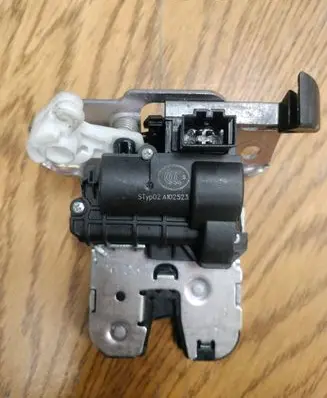 Volkswagen Touran II Tailgate/trunk/boot lock/catch/latch 5TA827505D