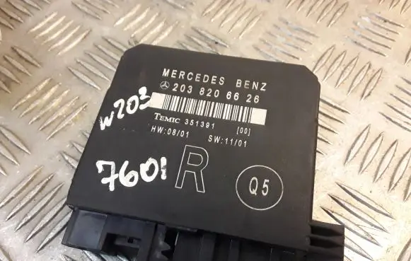 Mercedes-Benz C W203 Door control unit/module 2038206626 A2038206626