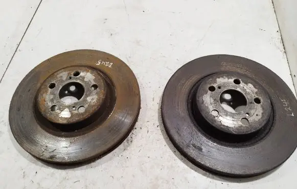 Toyota Avensis T250 Front brake disc