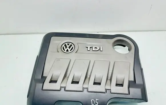 Volkswagen PASSAT CC Engine cover (trim) 03L103925T 03L103925AA