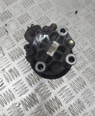 Toyota Avensis T250 Power steering pump U09