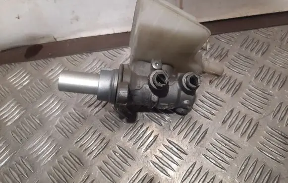 Ford Escape III Master brake cylinder CV612C246P EV612140P