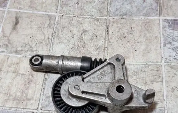 Audi A6 Allroad C6 Generator/alternator belt tensioner 059145201H
