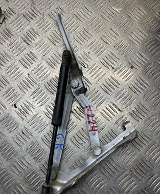 Subaru Legacy Tailgate/trunk/boot hinge