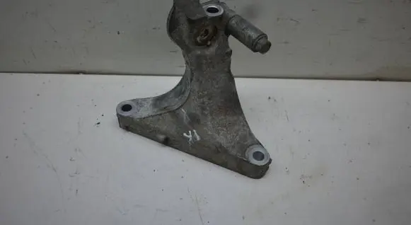 Subaru Outback (BS) Engine mounting bracket