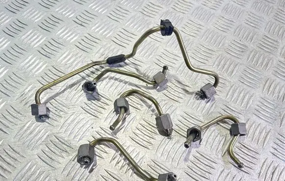 BMW X1 F48 F49 Fuel injector supply line/pipe 