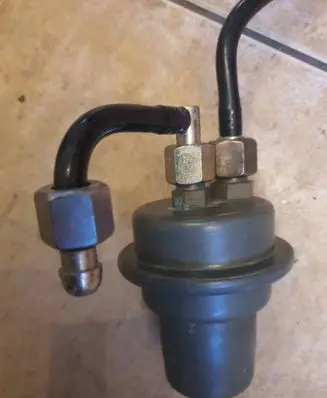 Audi 100 200 5000 C3 Fuel pressure regulator 0438179061