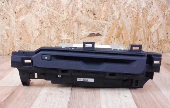 Lexus UX Radio/CD/DVD/GPS head unit 8614076E40