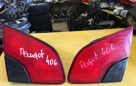Peugeot 406 Tailgate rear/tail lights