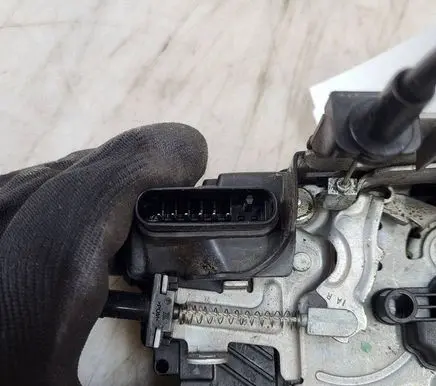 Volvo V40 Rear door lock 31440394