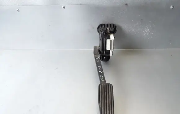 Volvo V70 Accelerator throttle pedal 30666660