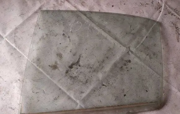 Mitsubishi Galant Rear door window glass as2