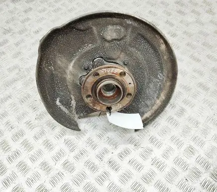 Rear wheel hub