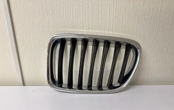 BMW X1 E84 Front bumper upper radiator grill 51112993305