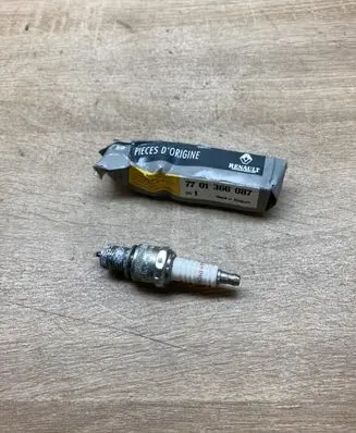 Renault Megane II Spark plug 7701366087 N279YC