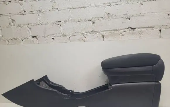 Toyota Avensis T250 Armrest 