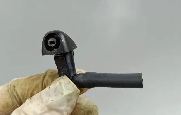 Windshield washer spray nozzle