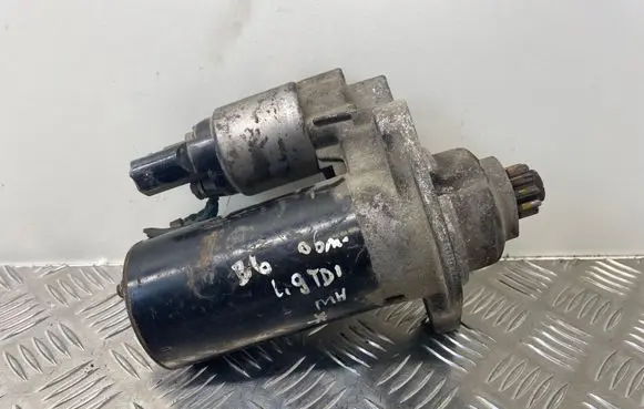 Volkswagen PASSAT B6 Starter motor 02Z911023F