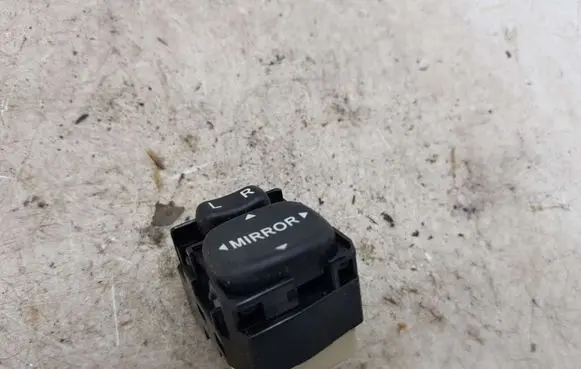 Toyota Corolla Verso E121 Wing mirror switch 183574