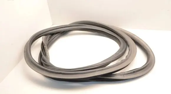 Trunk rubber seal (body)