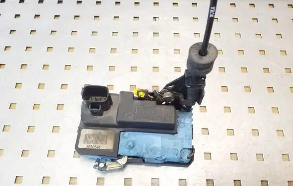 Volvo XC70 Front door lock 8650546