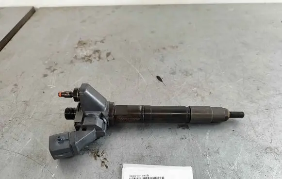 Volvo XC60 Fuel injector 36012936