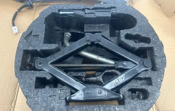 Volkswagen Jetta VI Tool box 5C0012115B