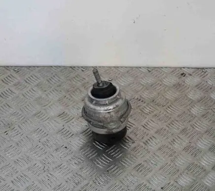 Audi Q7 4L Engine mount bracket 7L8199131C