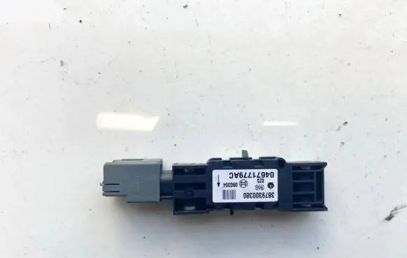 Chrysler Sebring (ST-22 - JR) Airbag deployment crash/impact sensor 04671779AC 3879300380