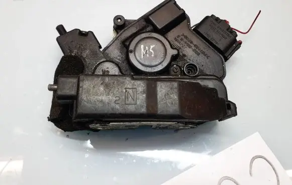 Mazda 5 Front door lock B82B84R2