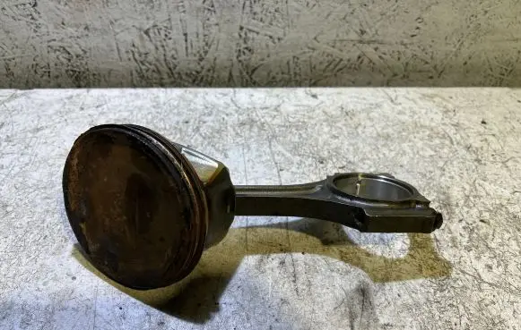 Dodge Challenger Piston with connecting rod