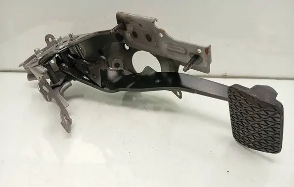 Ford Puma Brake pedal 