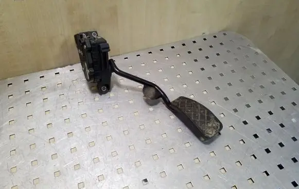 Audi A4 S4 B7 8E 8H Accelerator throttle pedal 8E2721523E 6PV00802634