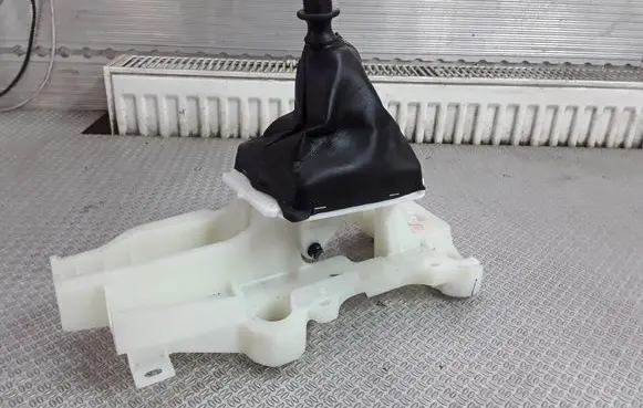 Mitsubishi Lancer X Gear shifter/selector