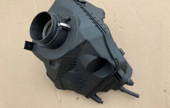 Audi A6 S6 C6 4F Air filter cleaner box bracket assembly 4F0133835AR