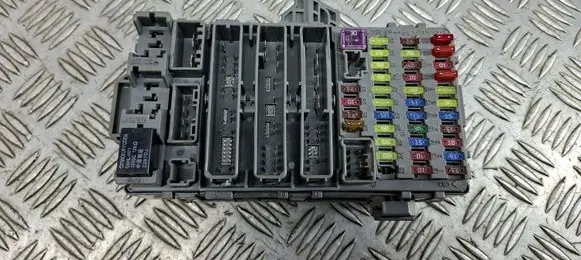 Honda CR-V Fuse module 52575LM