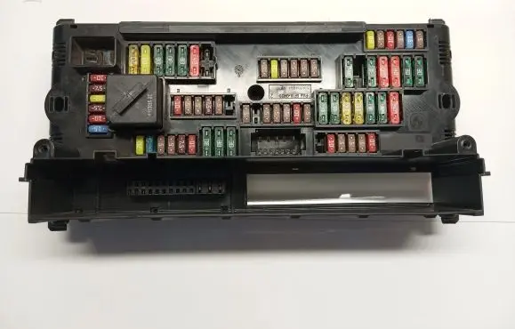 BMW 5 F10 F11 Fuse module 9252815