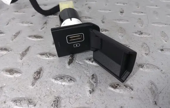 KIA Ceed USB socket connector 96125M6010