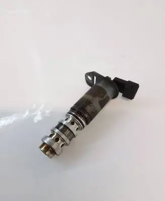 BMW 3 E90 E91 Camshaft vanos timing valve 7561264
