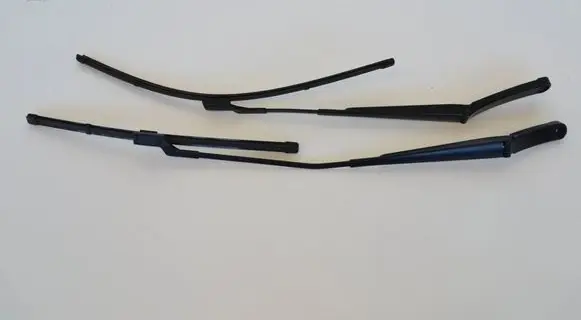 Windshield/front glass wiper blade