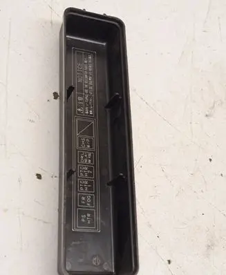 Toyota Prius (XW20) Relay mounting block 8615XA1