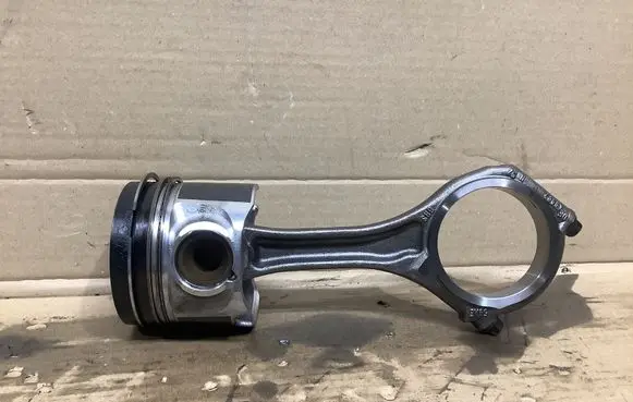 Audi Q5 SQ5 Piston with connecting rod 065df