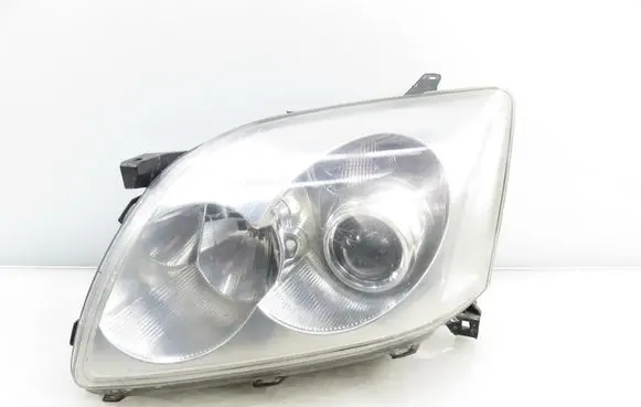 Toyota Avensis T250 Headlight/headlamp 