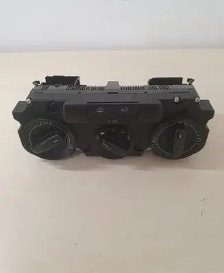 Volkswagen Golf V Climate control unit 743138