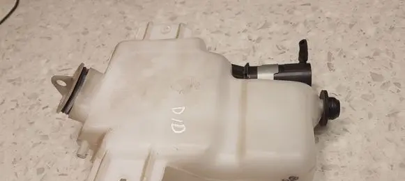 Mitsubishi Pajero Windshield washer fluid reservoir/tank 060351507