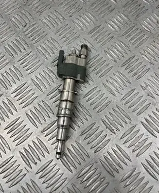 BMW 1 E81 E87 Fuel injector 758904811