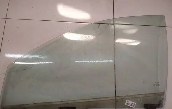 Toyota Yaris Front door window glass four-door AS2