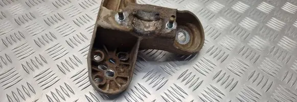Engine mounting bracket
